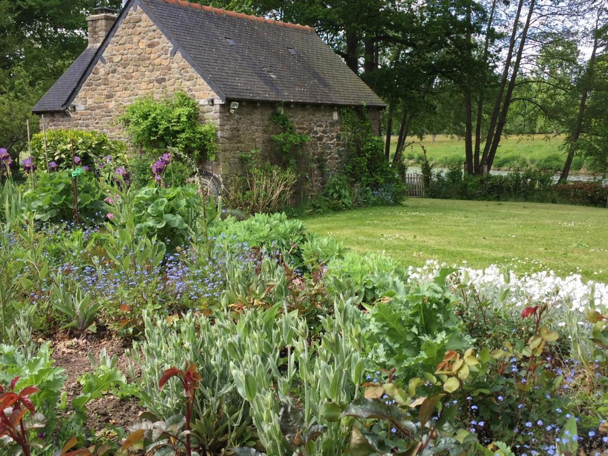 Au Pont Ricoul Bed & Breakfast Saint-Pierre-de-Plesguen Exterior photo