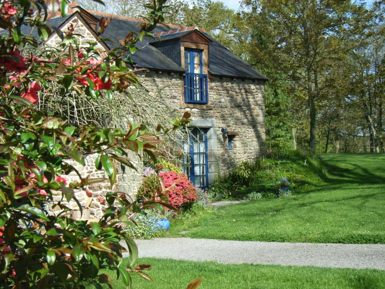 Au Pont Ricoul Bed & Breakfast Saint-Pierre-de-Plesguen Exterior photo