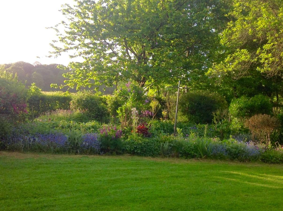 Au Pont Ricoul Bed & Breakfast Saint-Pierre-de-Plesguen Exterior photo