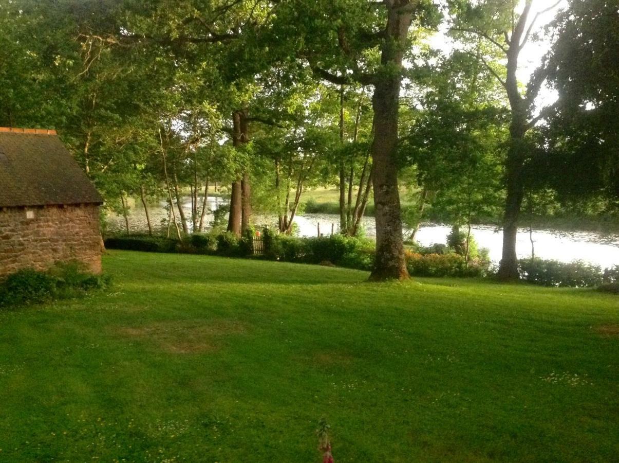 Au Pont Ricoul Bed & Breakfast Saint-Pierre-de-Plesguen Exterior photo